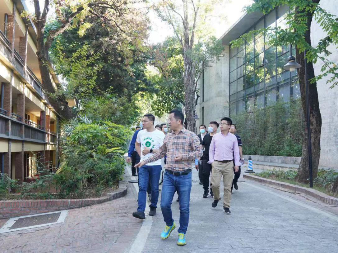 “名企游學廣東行”活動企業家一行到T.I.T創意園調研2 “名企游學廣東行”活動企業家一行到T.I.T創意園調研2